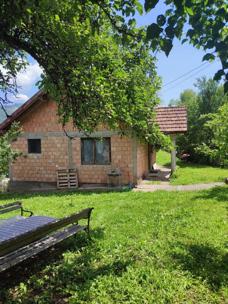 Honeyhouse Tjentiste, Foca photo 1