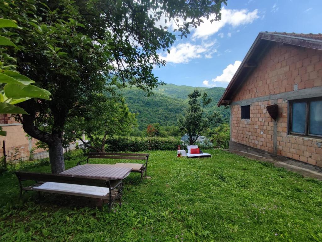 Honeyhouse Tjentiste, Foca photo 4