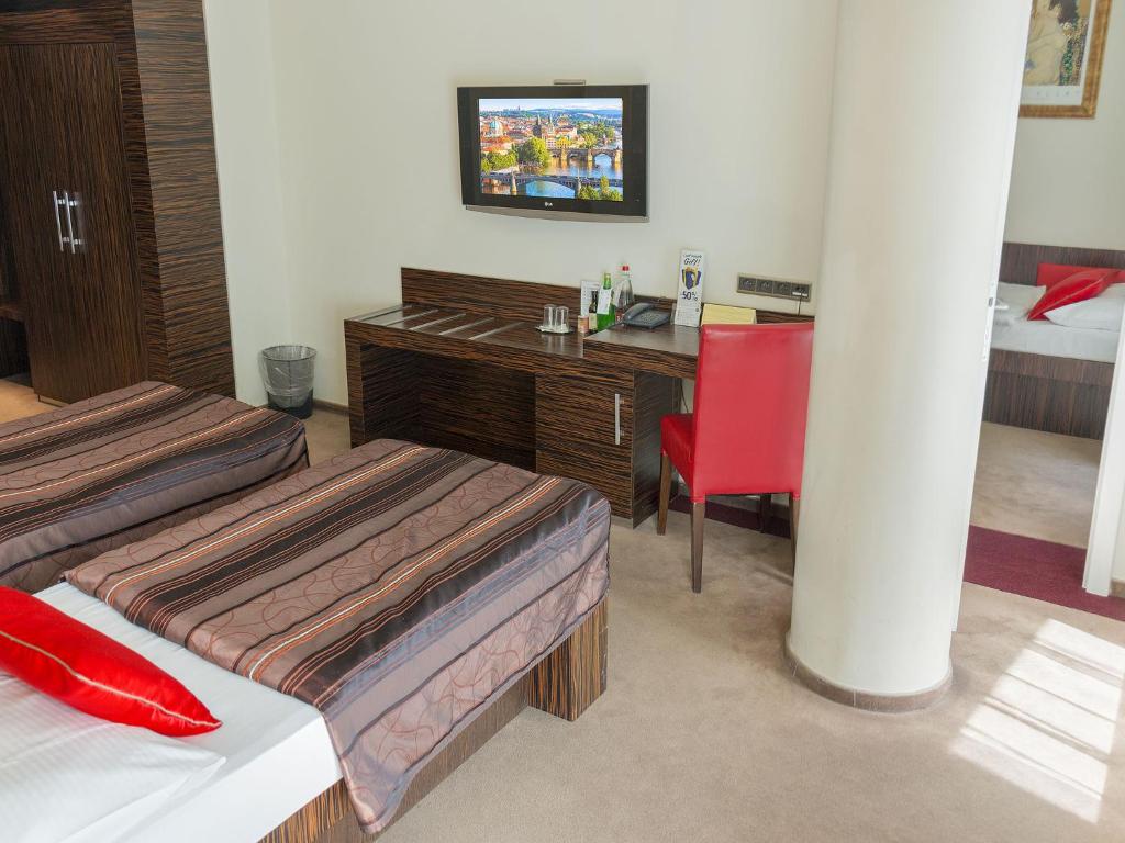 Сьюит (Семейный люкс с 2 спальнями (3 взрослых)), EA Hotel Crystal Palace