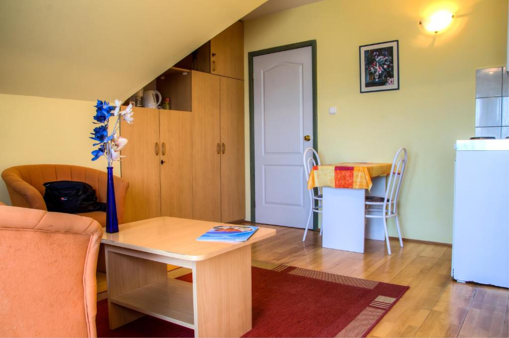Апартаменты (Апартаменты с террасой или балконом (для 2 взрослых)), Flora Villa Apartments with terrace