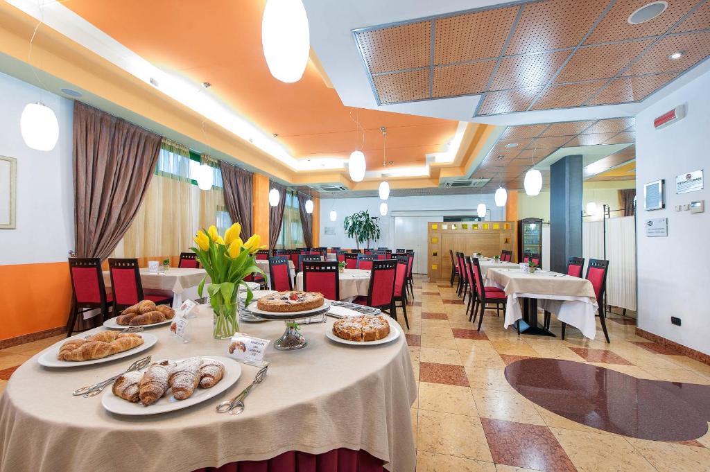 West Point Airport Hotel photo 3