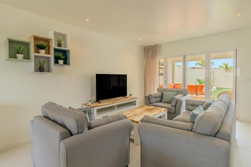 Modern 3BR 3BA with Pool Villa Twin A by Bocobay