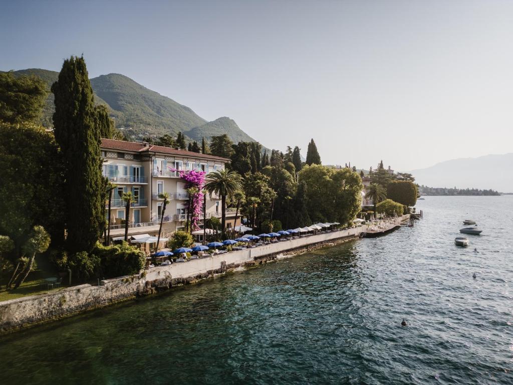 Hotel Monte Baldo e Villa Acquarone - Tap to explore photos