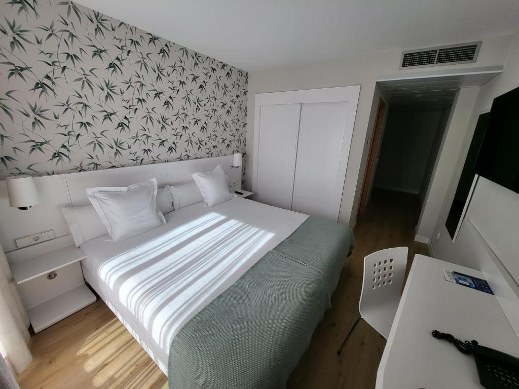 Hotel Monte Rozas - Tap to explore photos
