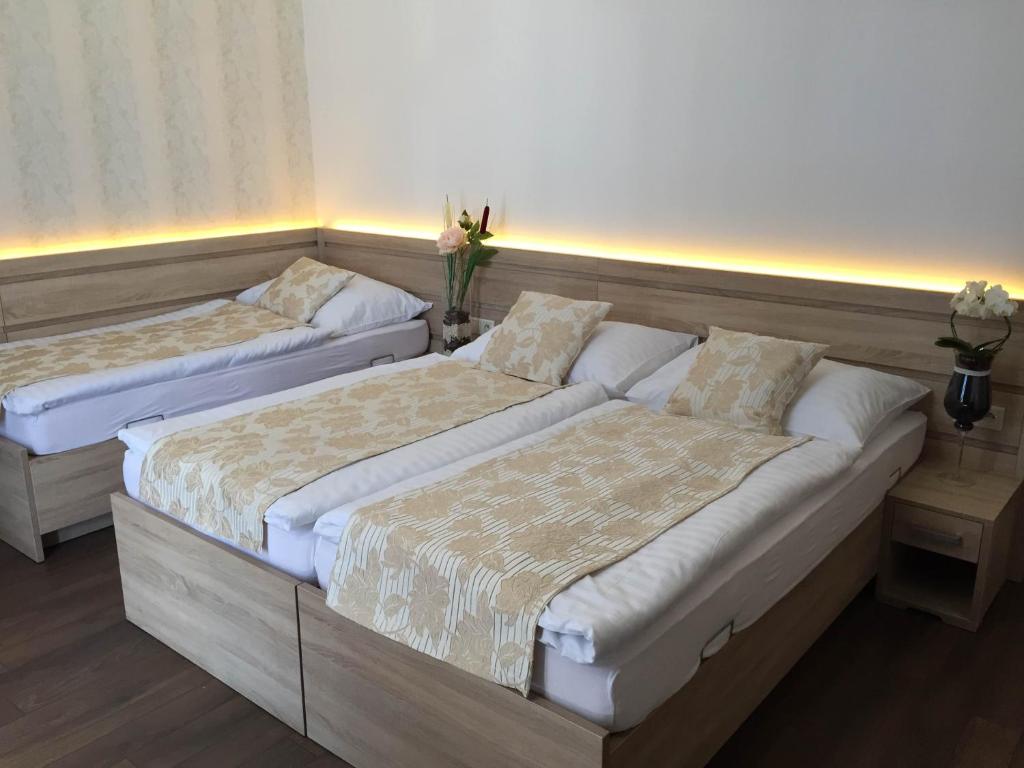 Семейный (Улучшенный трехместный номер), Hotel Samaria