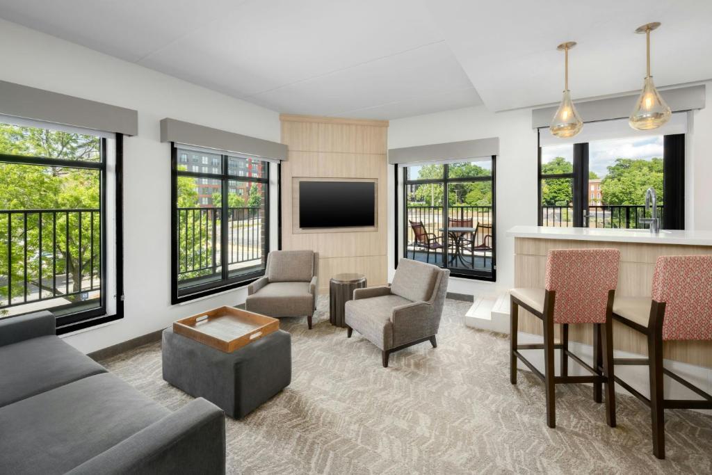 SpringHill Suites by Marriott Athens Downtown/University Area - Tap to explore photos