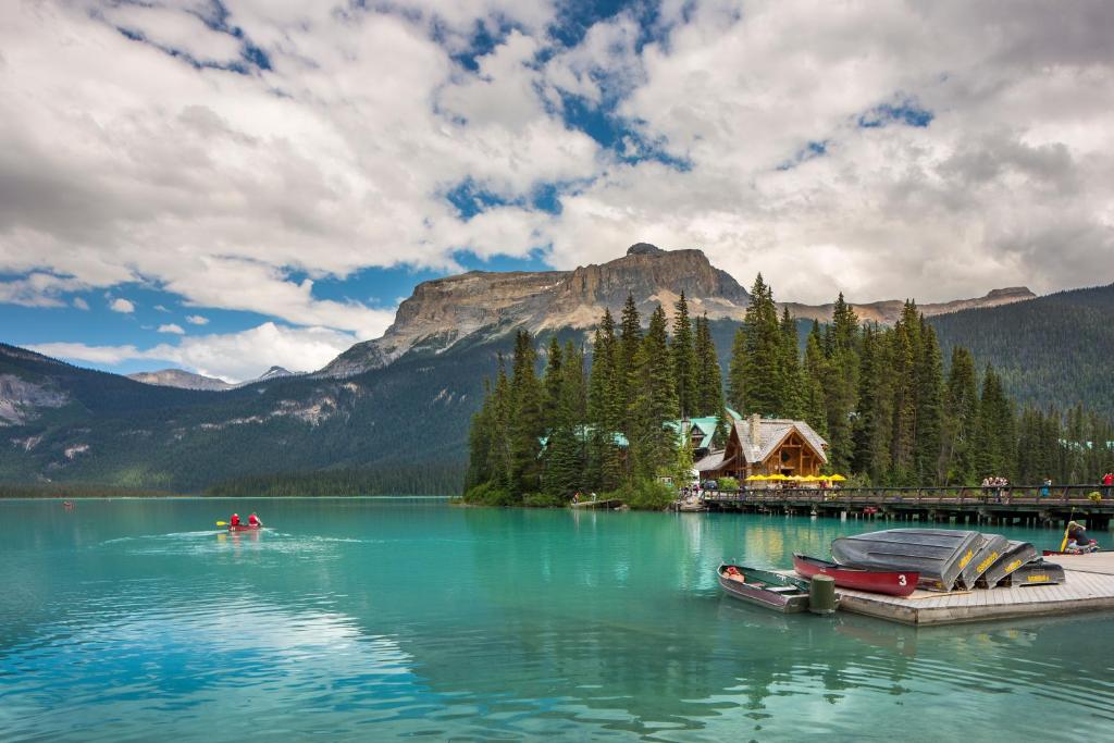 Emerald Lake Lodge photo 1