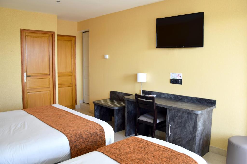 Logis Hôtel Des Sources Room Type - Superior Triple Room