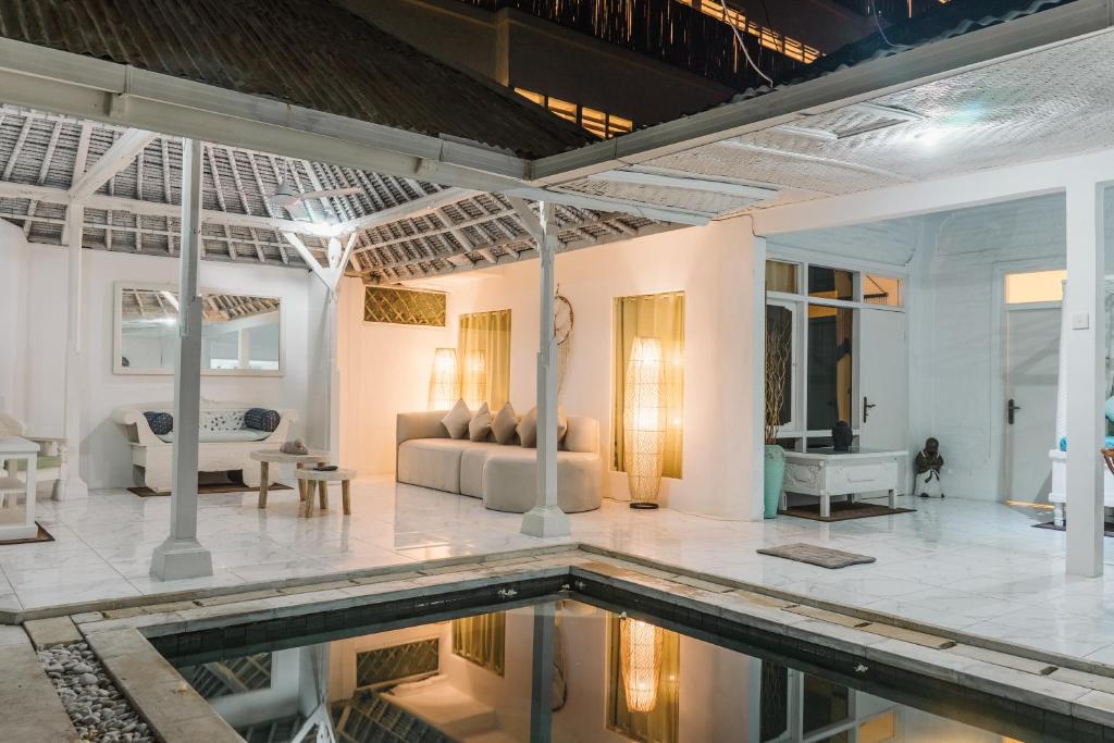 Seminyak Villa, Pool, 2 min to Double Six Beach - Tap to explore photos