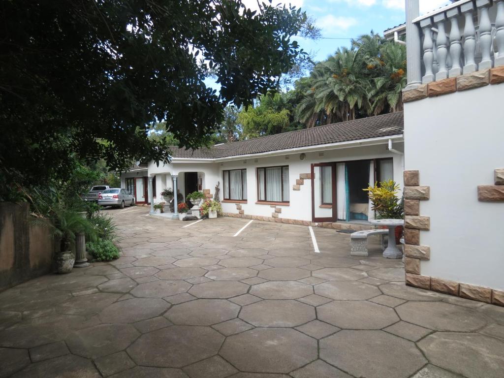 Dieu Donnee River Lodge