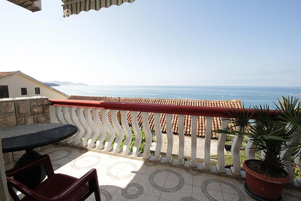 Трехместный (Стандартный трехместный номер с видом на море), Apartments Stari Grad