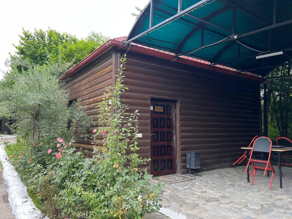 Qirmizi Qerenfil photo 2