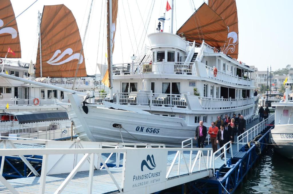 Paradise Peak Cruise