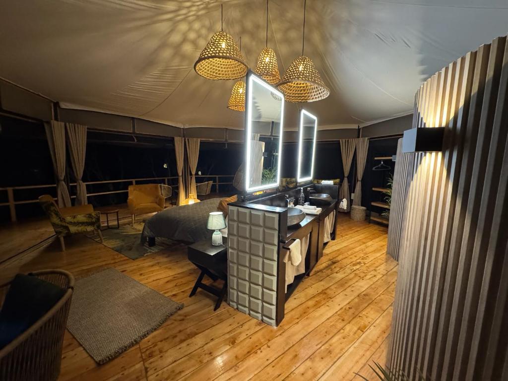 Olkinyei Mara Tented Camp