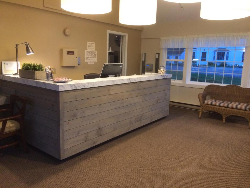 Holiday Hill Inn & Suites photo 4