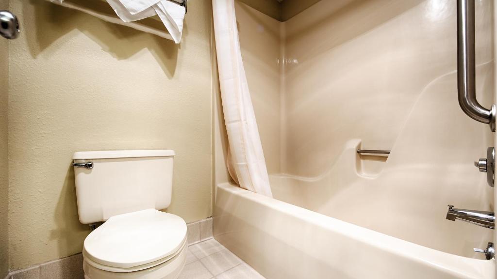 BEST WESTERN SHEPHERDSVILLE - Tap to explore photos