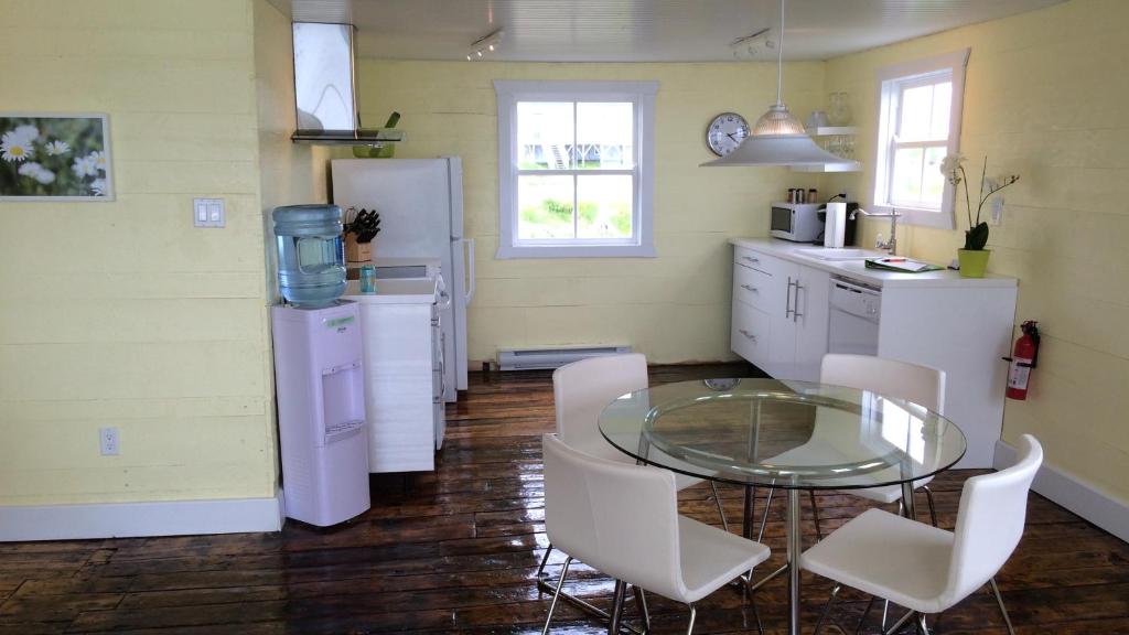 The Old Salt Box Co. - Aunt Christi's photo 1