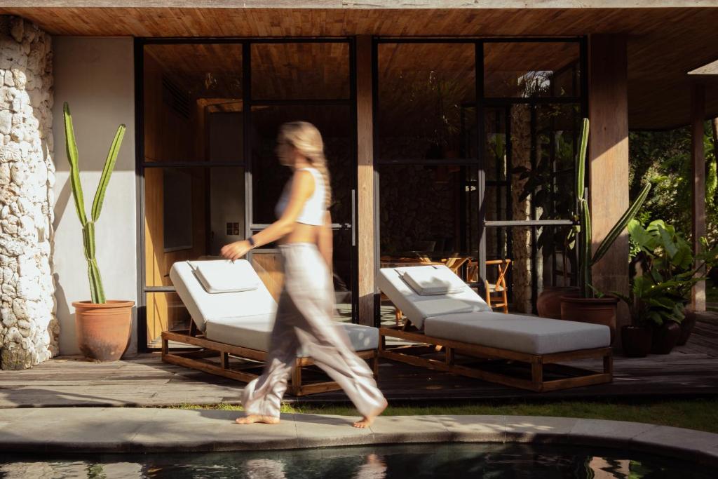 OLA HOUSE Uluwatu Bespoke 2 BR with Salt Water Pool 10 minutes to Best Beaches photo 3