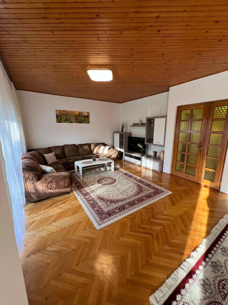 Home Nur photo 1