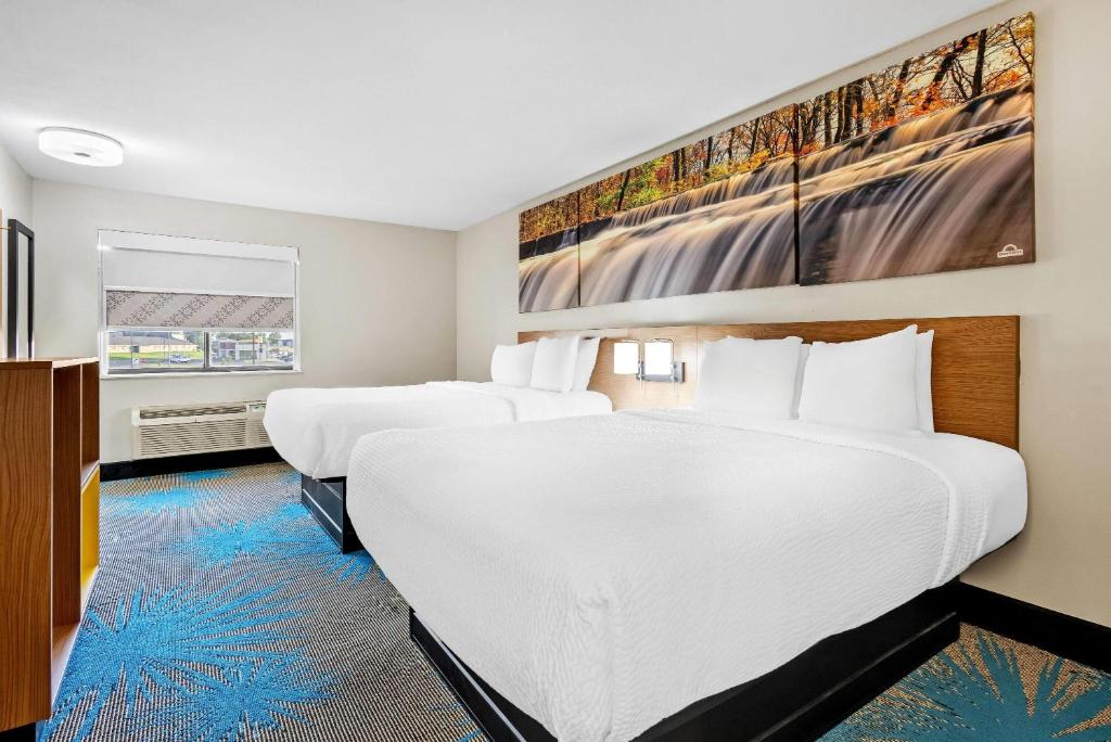 Days Inn by Wyndham Mitchell SD - Tap to explore photos