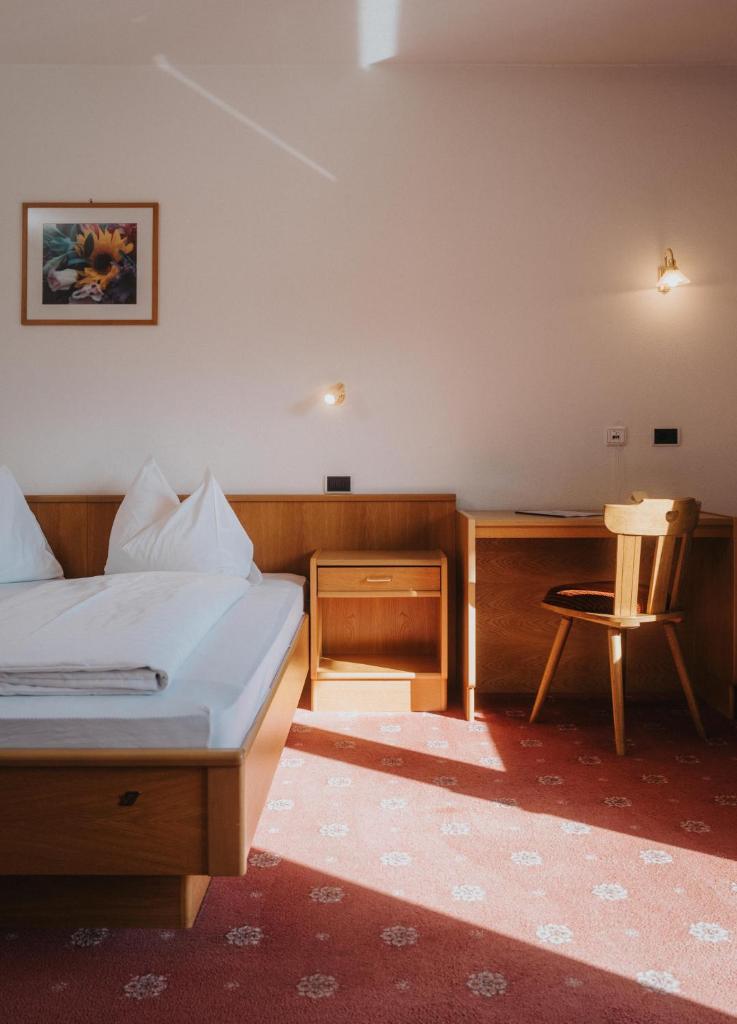 Hotel Seehof - Tap to explore photos