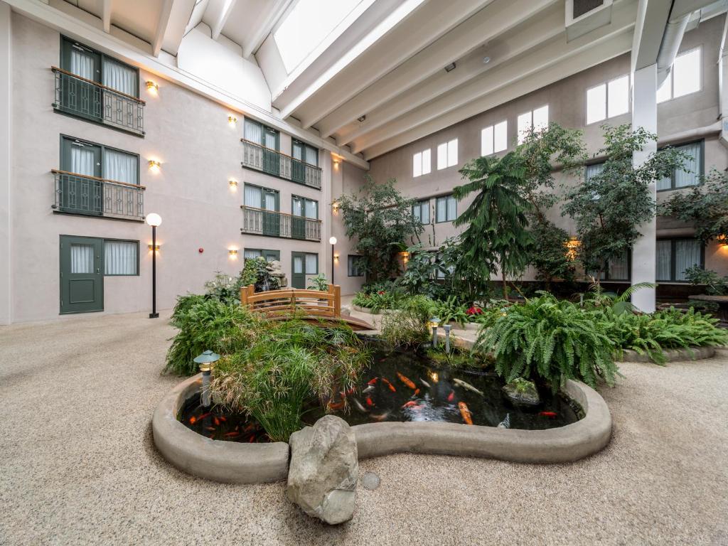 Heritage Inn Hotel & Convention Centre - Brooks photo 4
