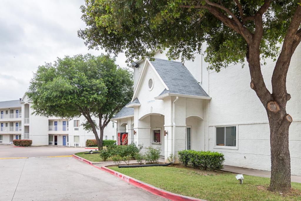 Motel 6-Grand Prairie, TX - Near Six Flags Drive photo 2