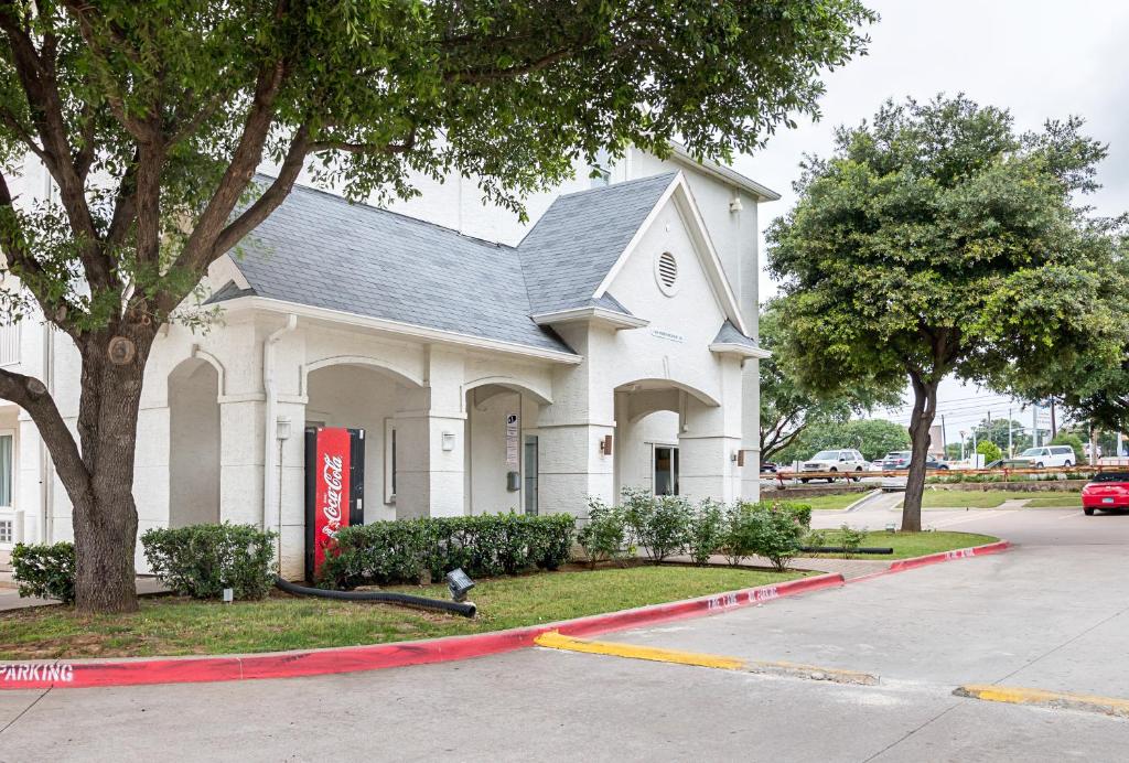 Motel 6-Grand Prairie, TX - Near Six Flags Drive photo 3