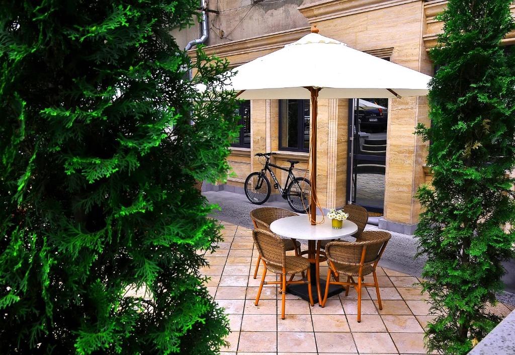 MGA Hostel & Tours photo 1