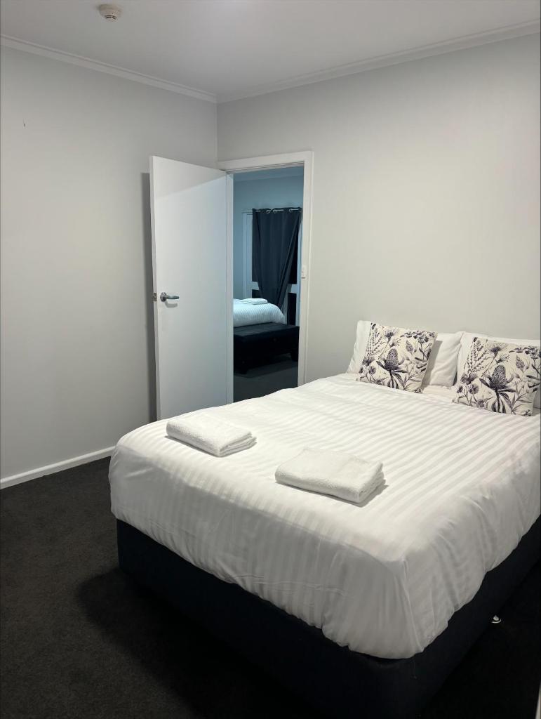 Myrtleford Hotel Room Type - Deluxe Double or Twin Room