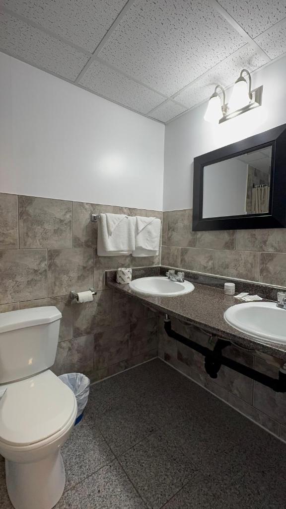 Empress Inn and Suites by The Falls - Tap to explore photos