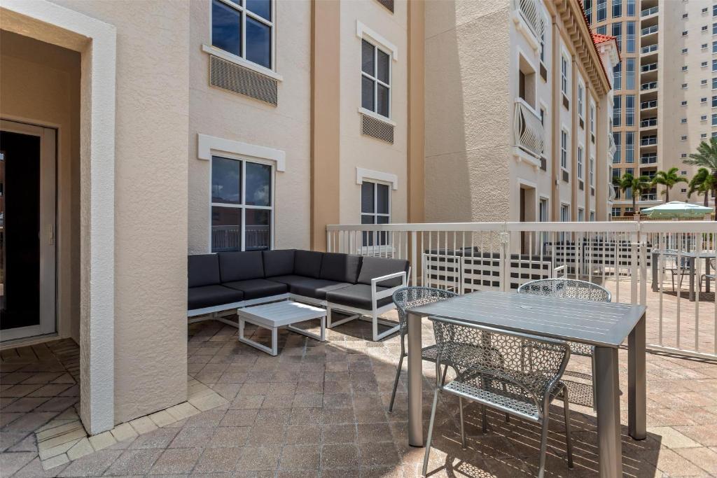 Hampton Inn & Suites St. Petersburg/Downtown Room Type - King Studio Suite with Sofa Bed and Terrace Hampton Inn & Suites St. Petersburg/Downtown Room Type - King Studio Suite with Sofa Bed and Terrace