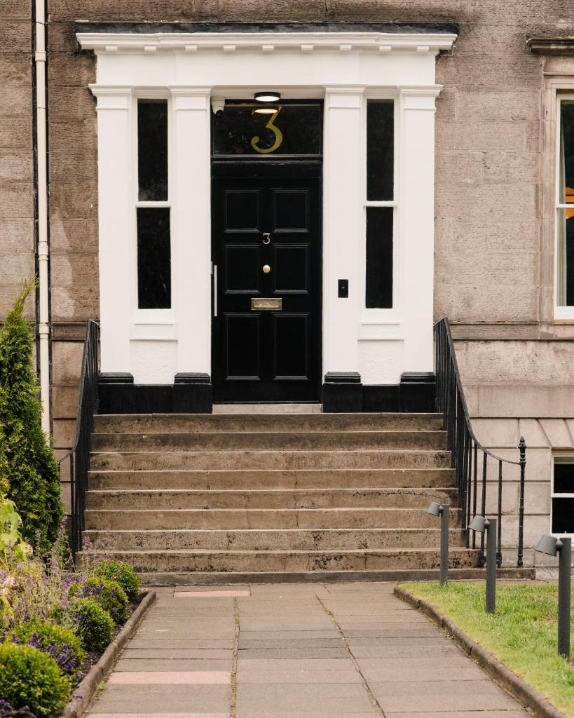 3 John's Place Townhouse - Tap to explore photos
