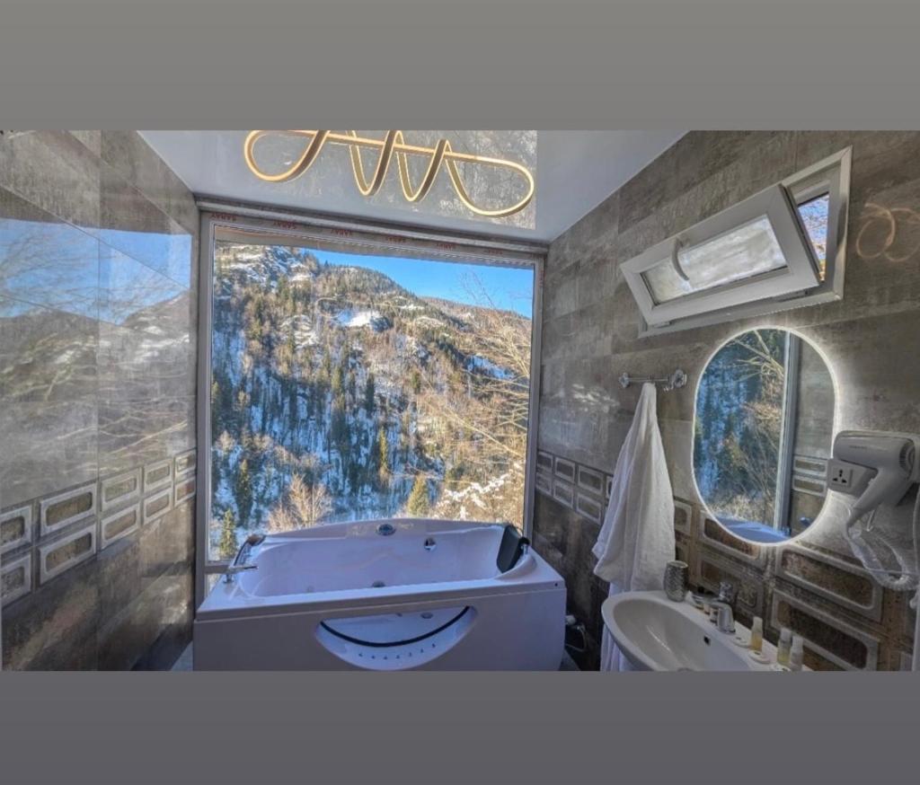 Sairme Glampings - Tap to explore photos