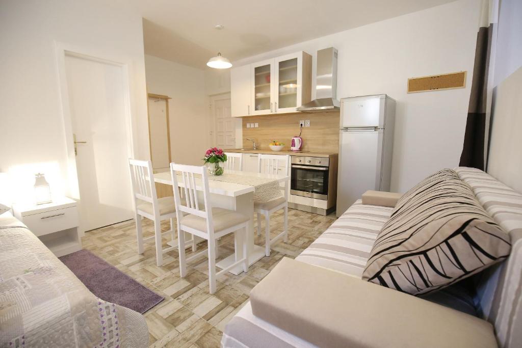 Studio Apartment Laura photo 4