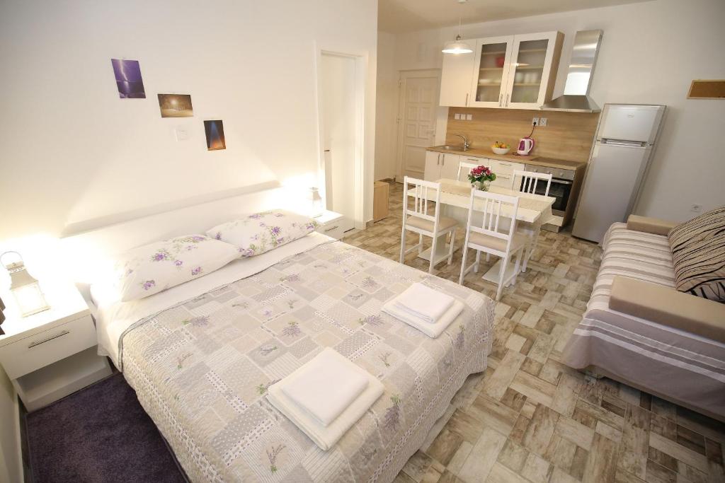 Studio Apartment Laura photo 3