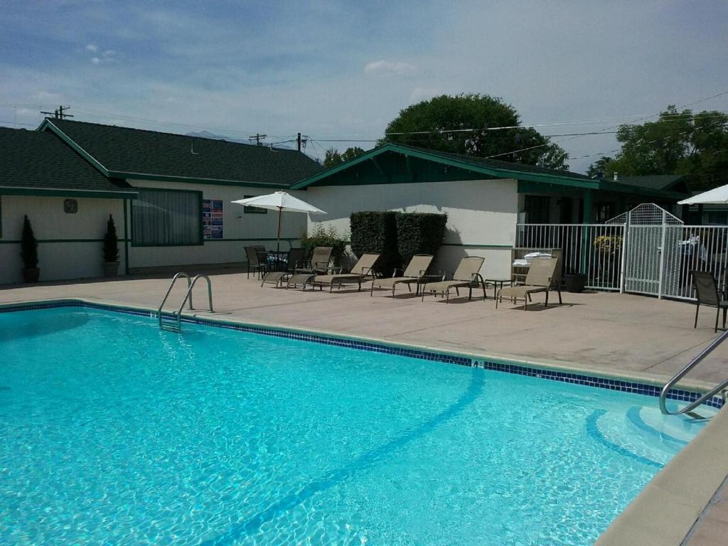 Bishop Village Motel image