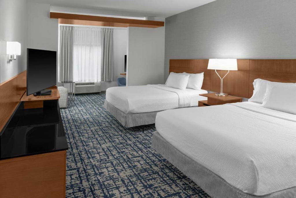 Fairfield Inn & Suites Calhoun - Tap to explore photos