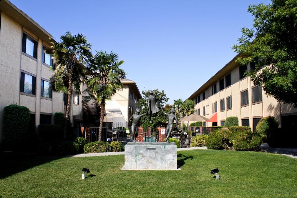 University Square Hotel photo 3