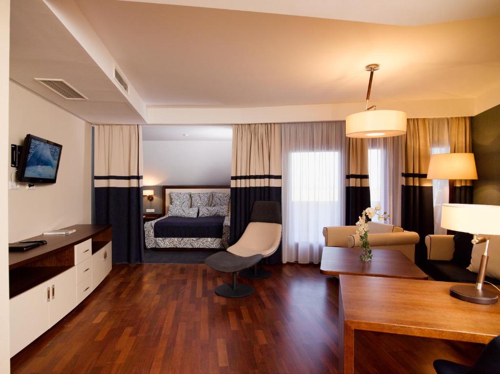 Сьюит (Junior Suite with Balcony - Lake Side), Seehotel Rust