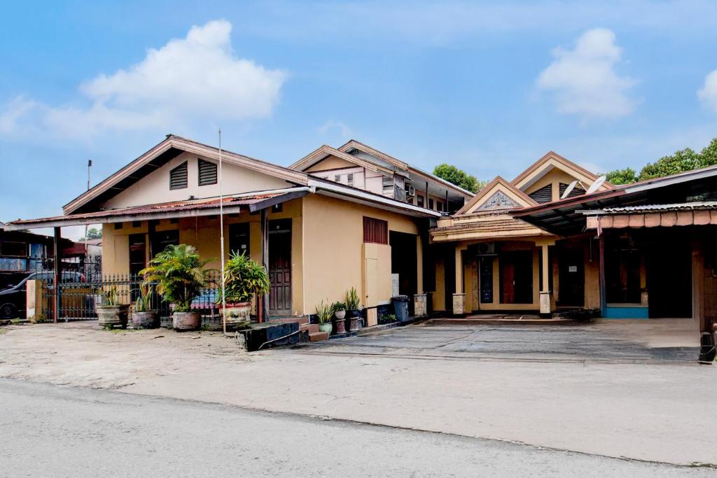 Hotel O Balikpapan near Taman Beruang Madu formerly Palm Cafe Inn photo 1
