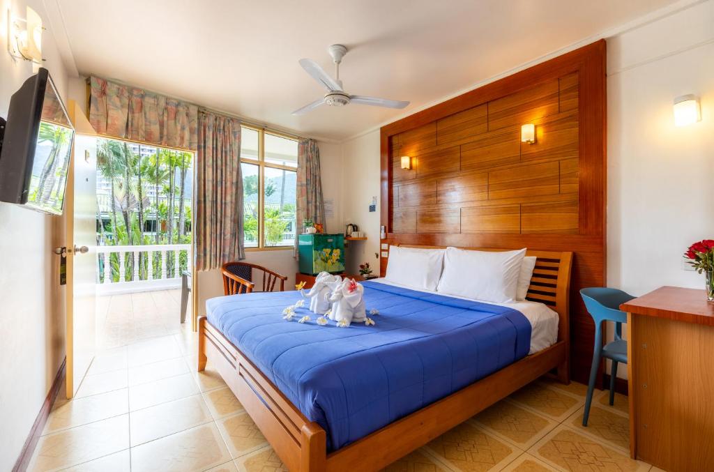 The Expat Hotel Room Type - Deluxe Room Double Bed 