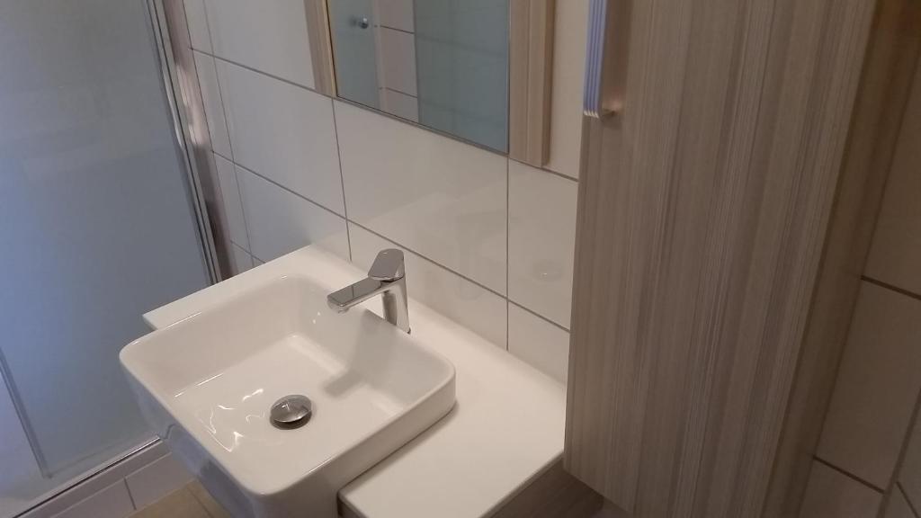 Двухместный (Двухместный номер с основными удобствами и 1 кроватью), Hotel Deutsches Haus Francop