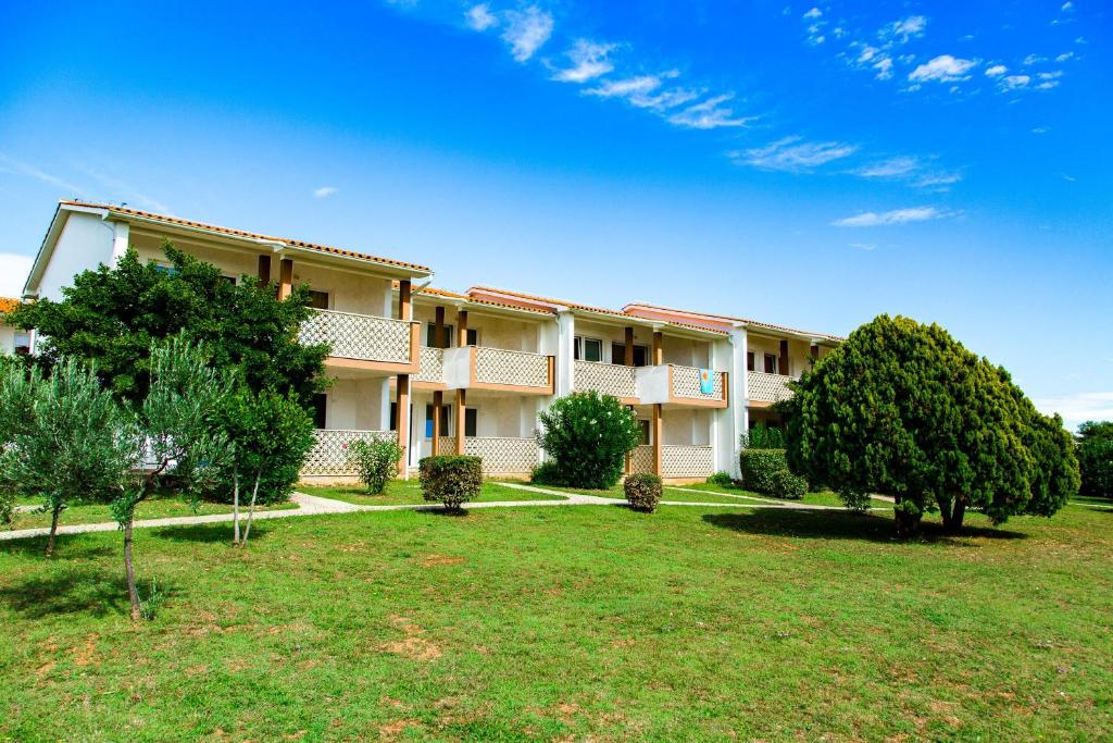 Kazela Apartments photo 3