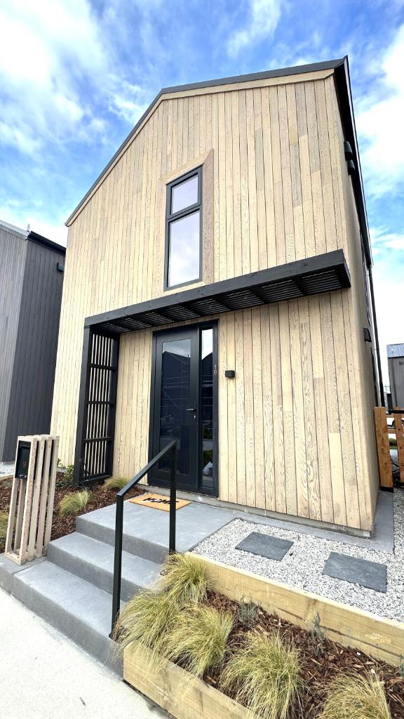 Vibrant Frankton Villa