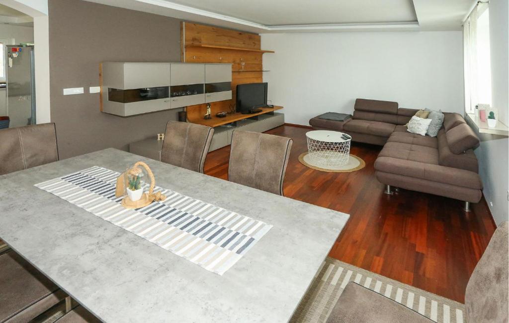 Stunning Apartment In Secovlje With 3 Bedrooms And Wifi photo 3
