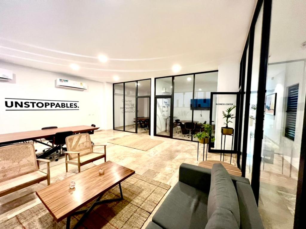 IPANA 4 Rooftop Pools, Ocean View & Walk to 5th - Tap to explore photos