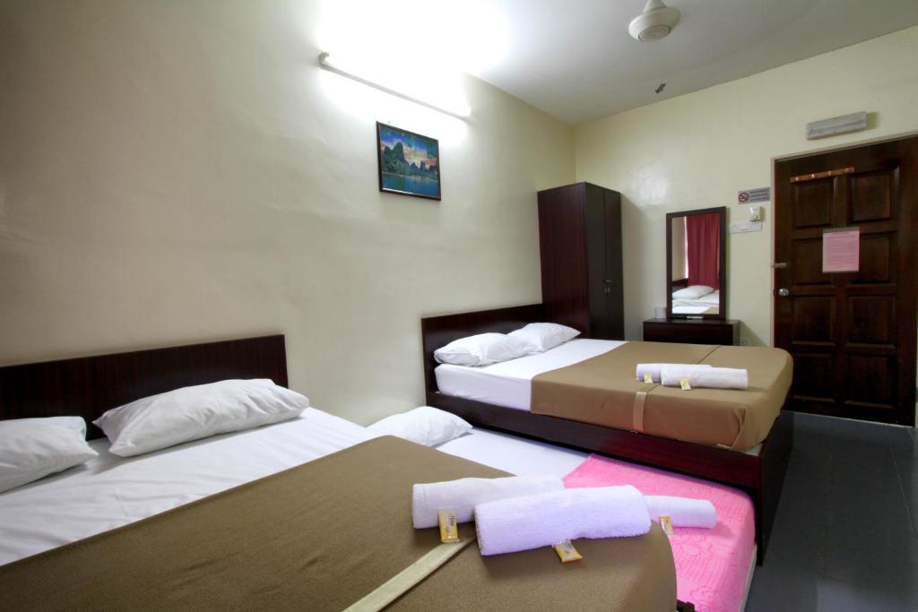 Семейный (Улучшенный семейный номер), Broadway Budget Hotel