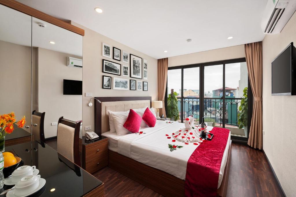 Сьюит (Люкс), Golden Moon Suite Hotel