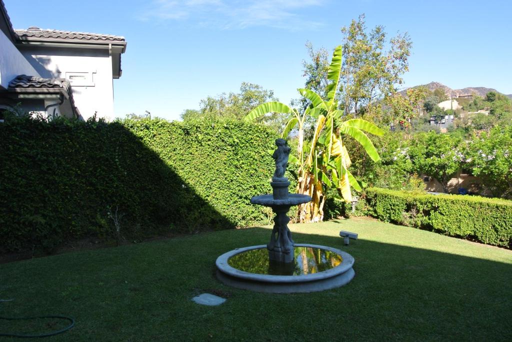 Mini Mansion in Hollywood Hills photo 2
